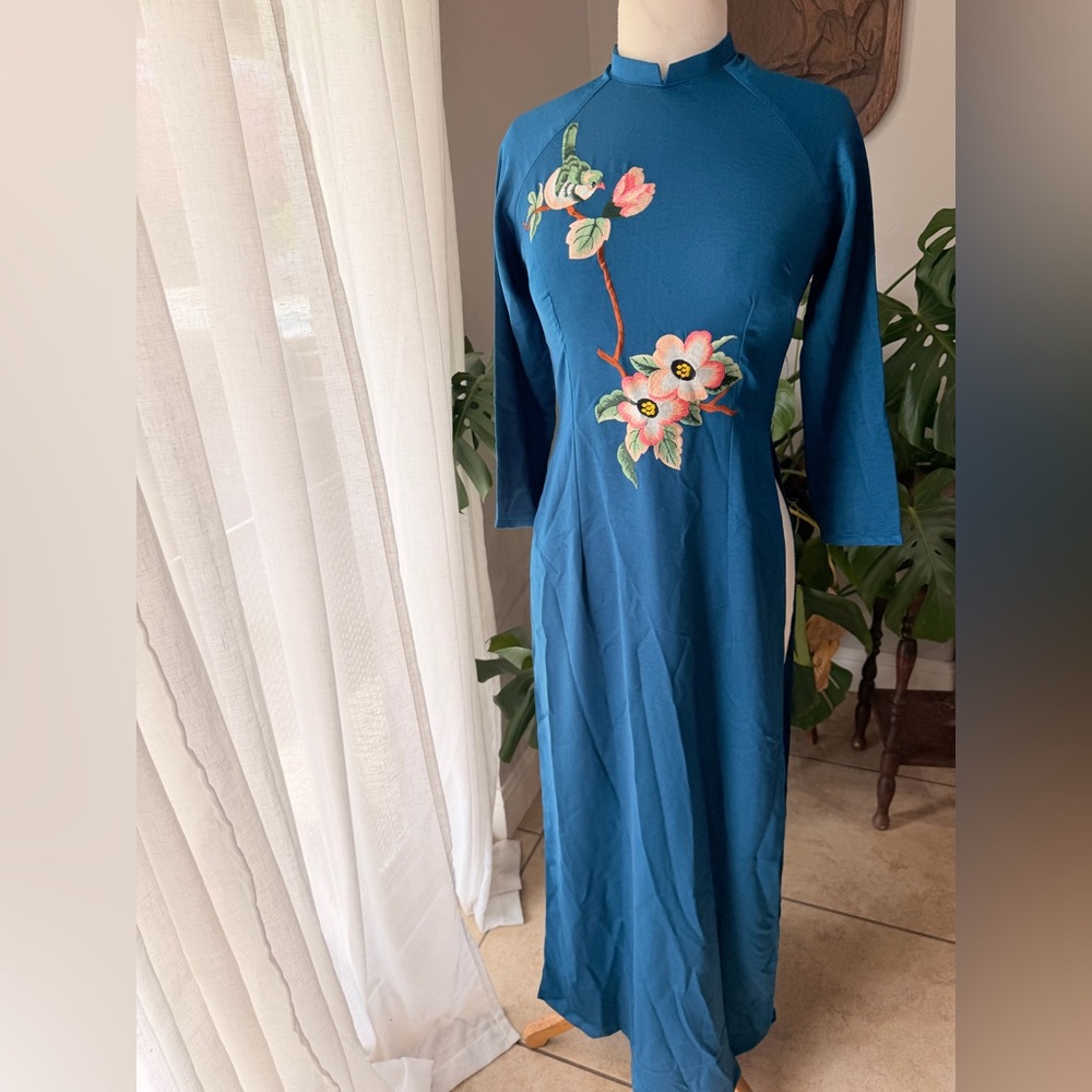 NWT Bien Xanh Teal Embroidered Ao Dai Dress High Slit Small
